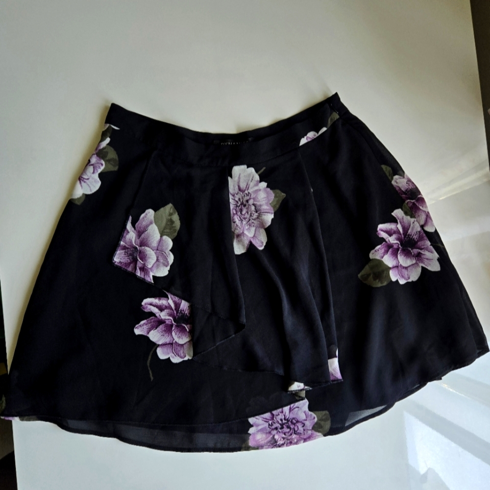 Dynamite black floral mini skirt, M
